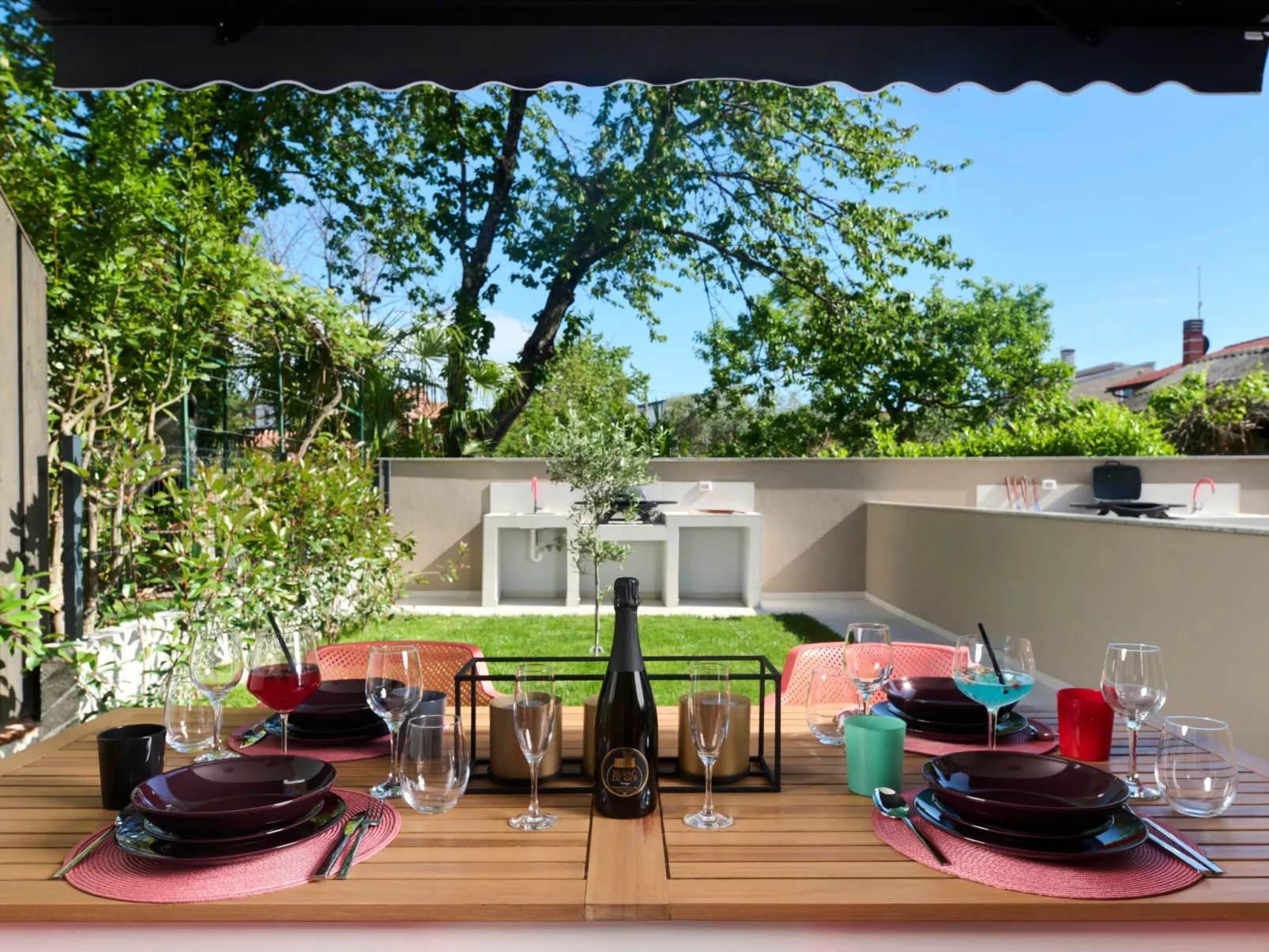 In Zambratija mit eigenem Parkplatz