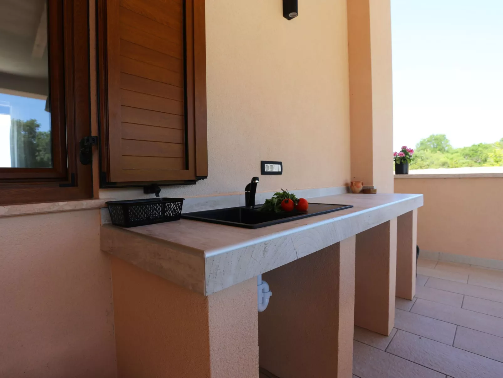 Haus Nina mit beheiztem Schwimmbad-Draußen