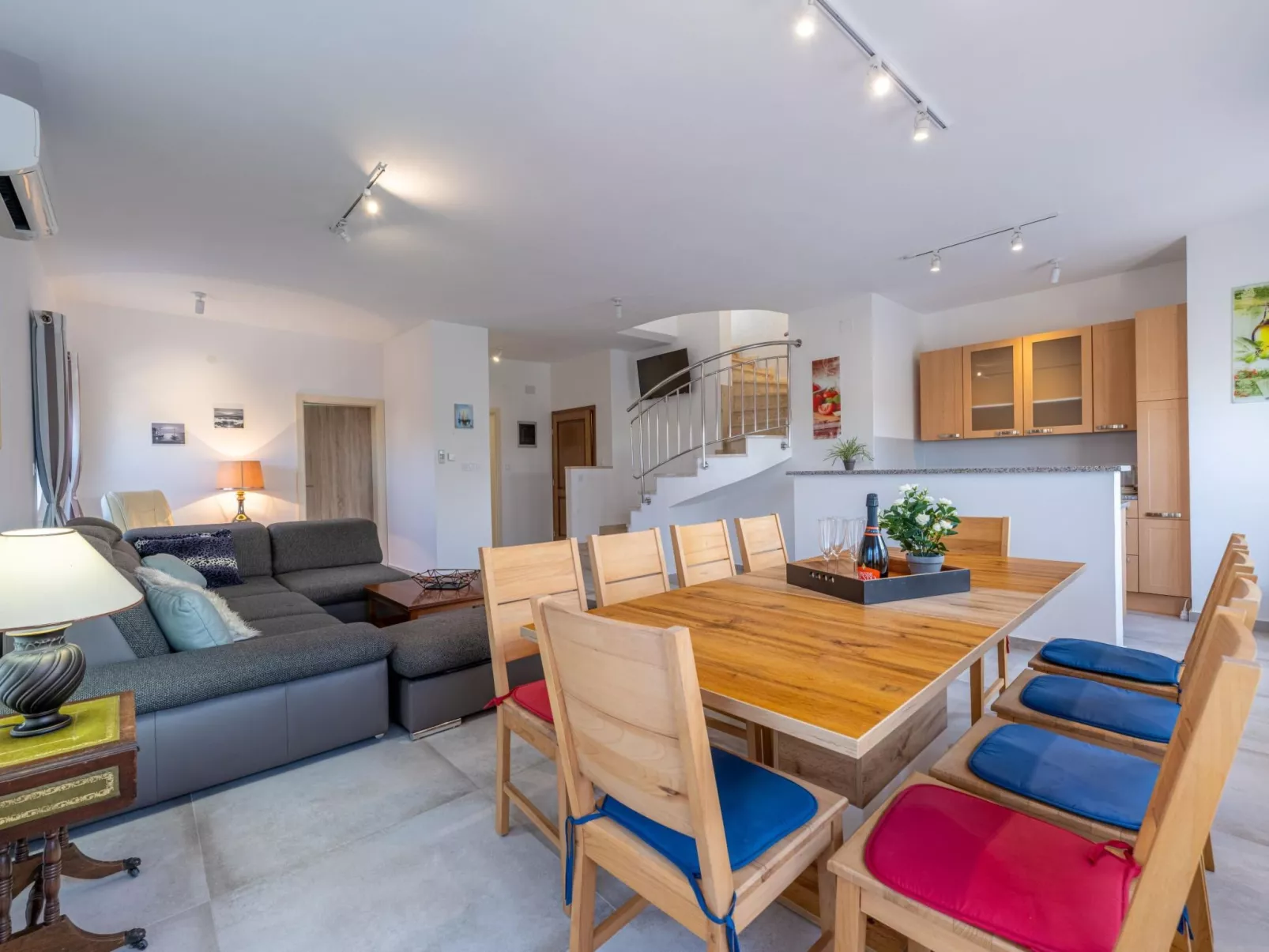 Villa Suzanne-Inside