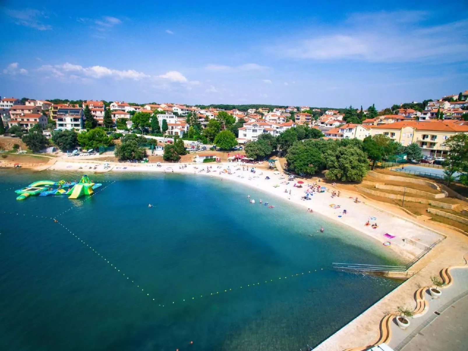 Schönes Apartment in Pješčana Uvala, Strand in der Nähe-Dehors