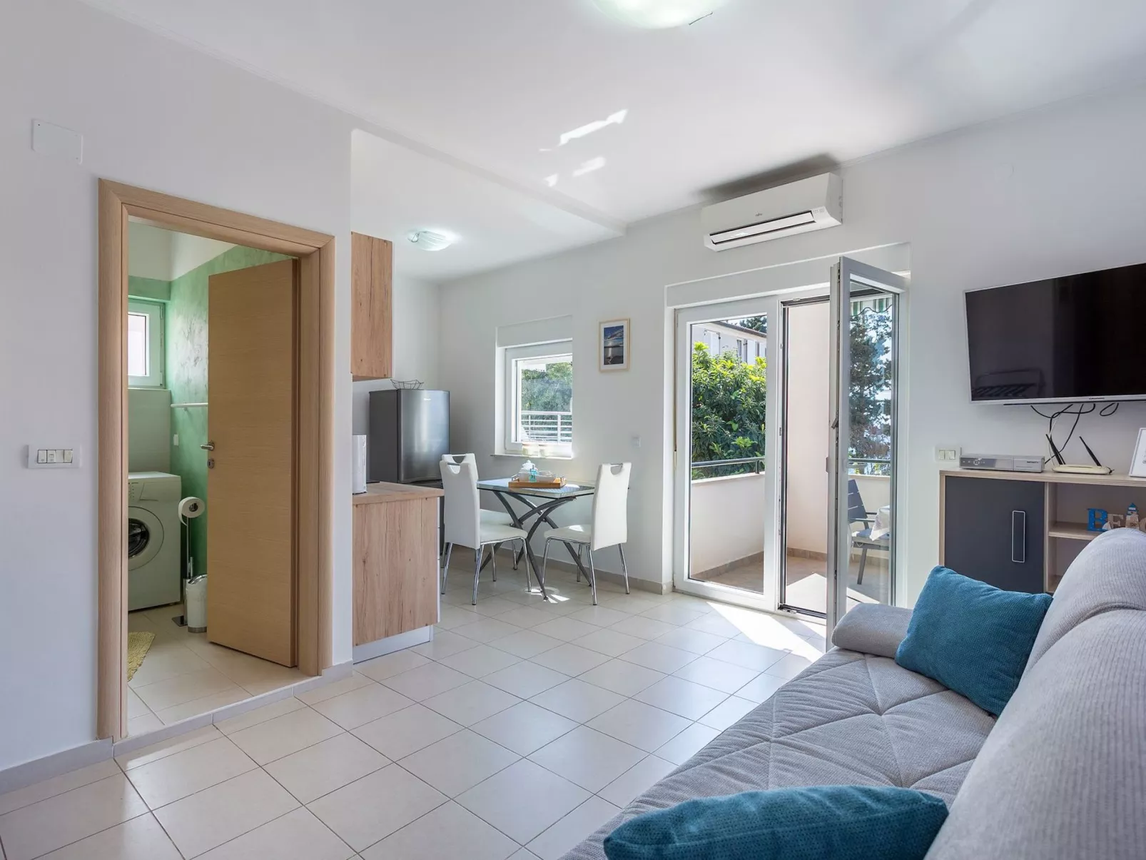 Appartement in Stoja mit Terrasse-Drinnen