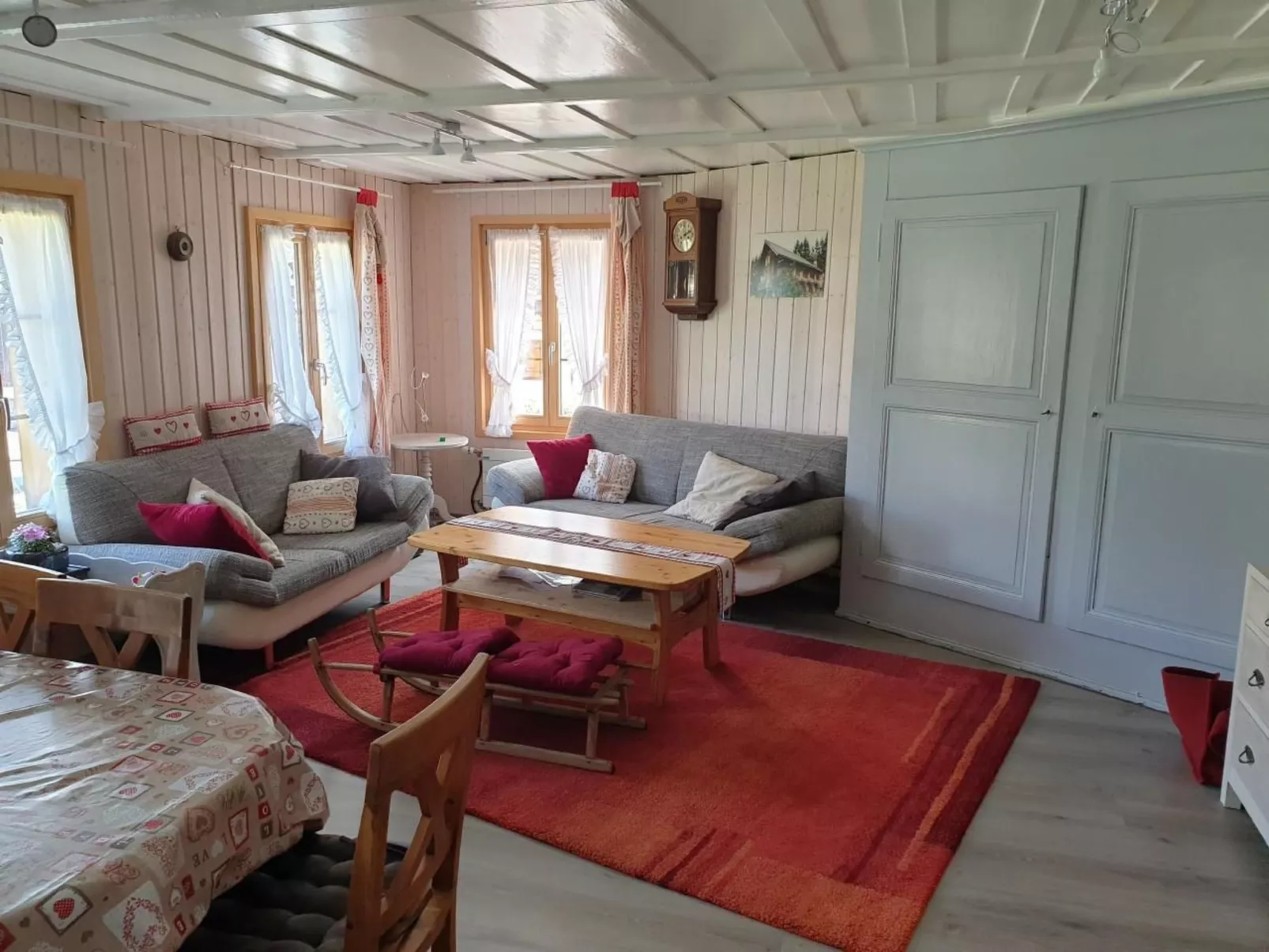Familienchalet in Saanen – Gstaad-Inside