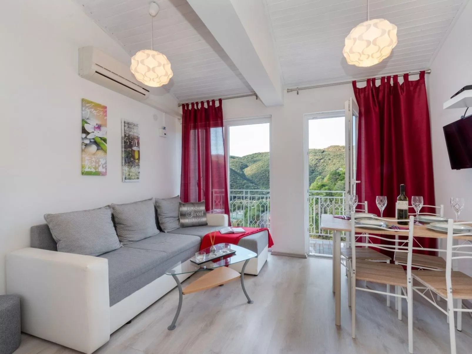 Wohnung "Leonardo" mit Blick auf das Wasser-Drinnen