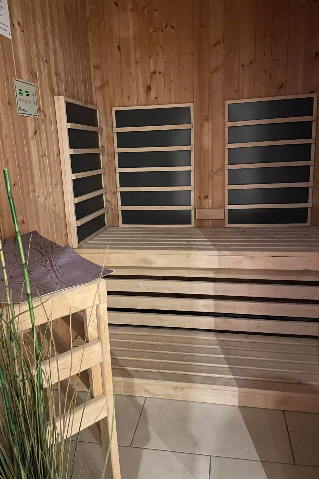 Helle Ferienwohnung mit Wellnesslandschaft-Dehors