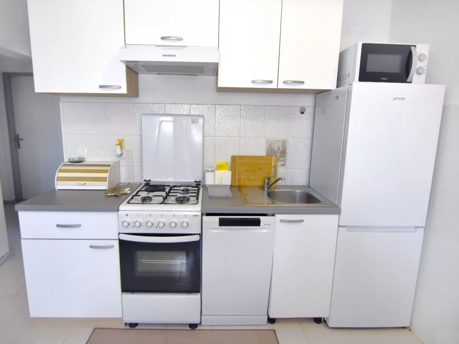 GALLERY SANDRO-Drinnen