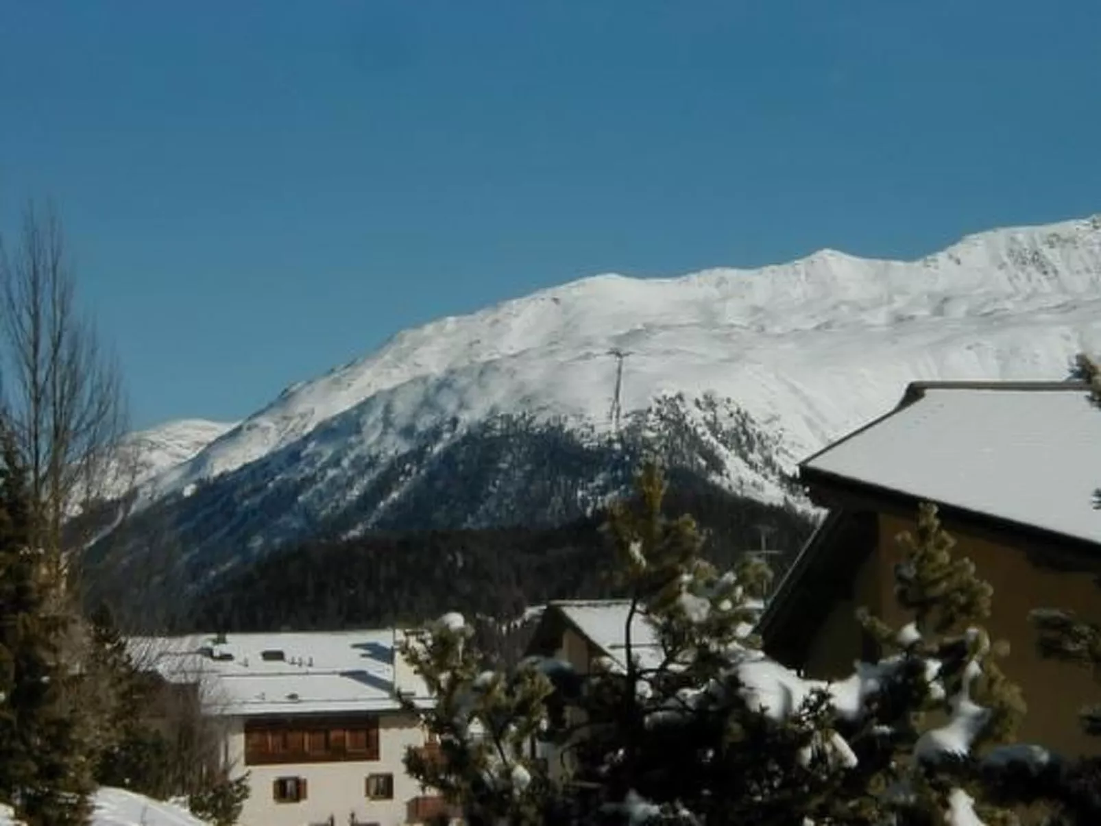 Chavallera Wohnheim Surlej 9-Draußen