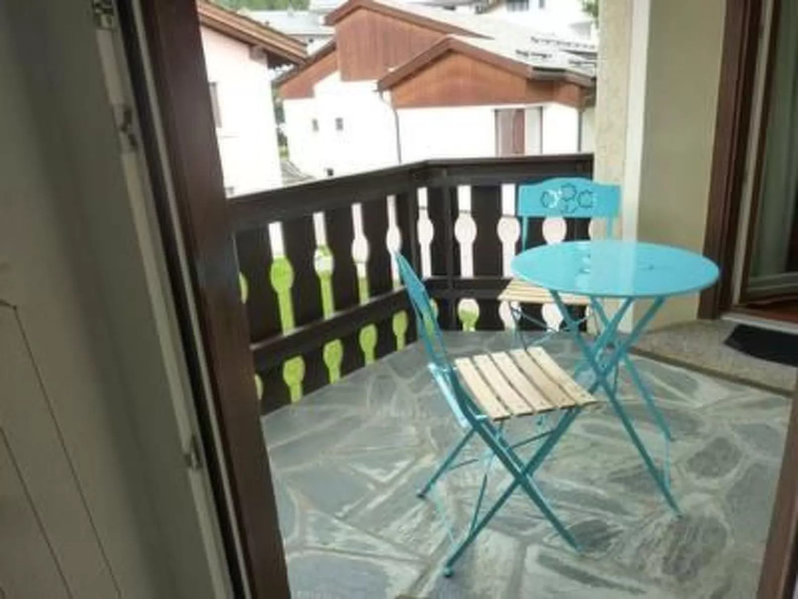 Chesa Cuntainta-Draußen