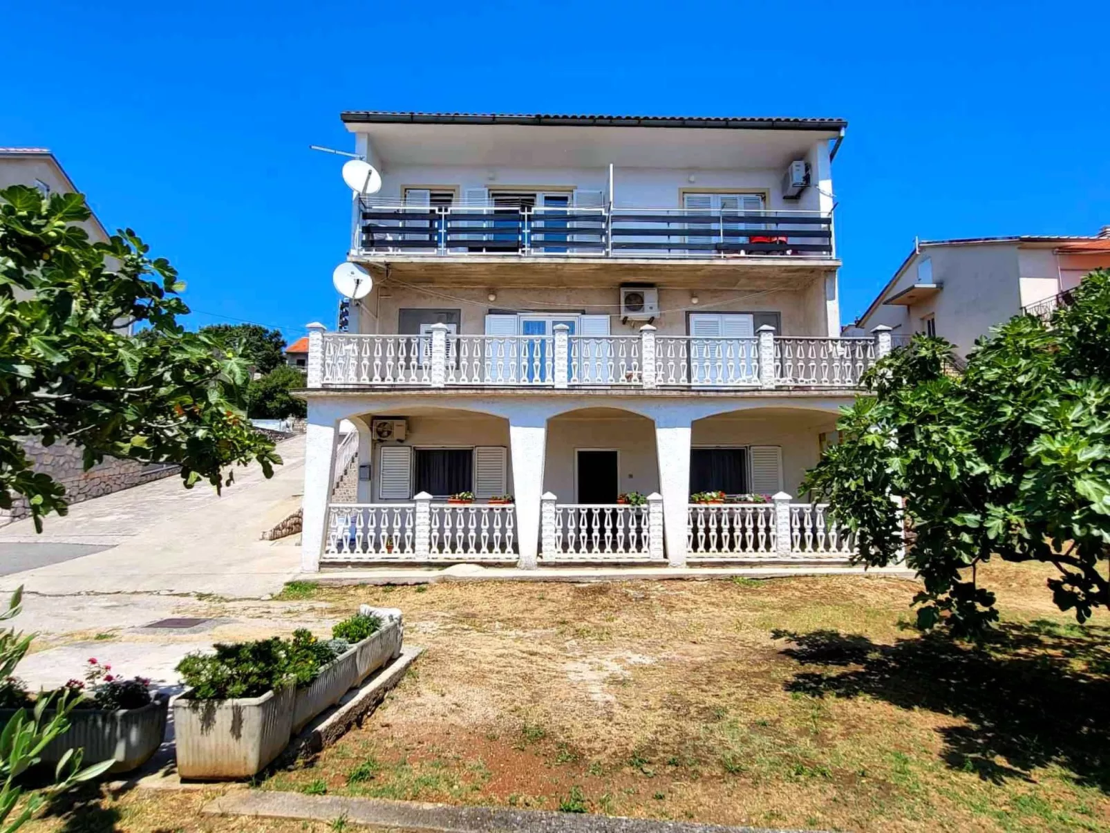 "Pemper Ana" mit Terrasse-Draußen