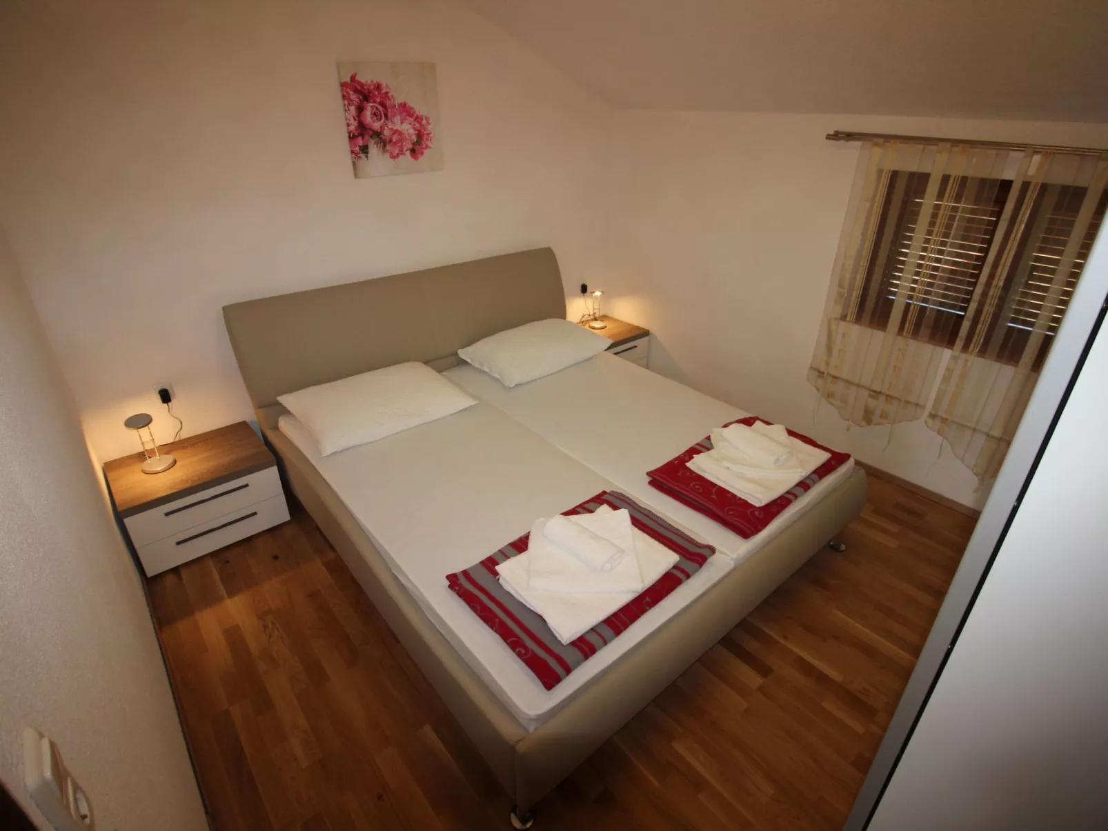 "Manda3" mit Blick auf das Wasser-Inside