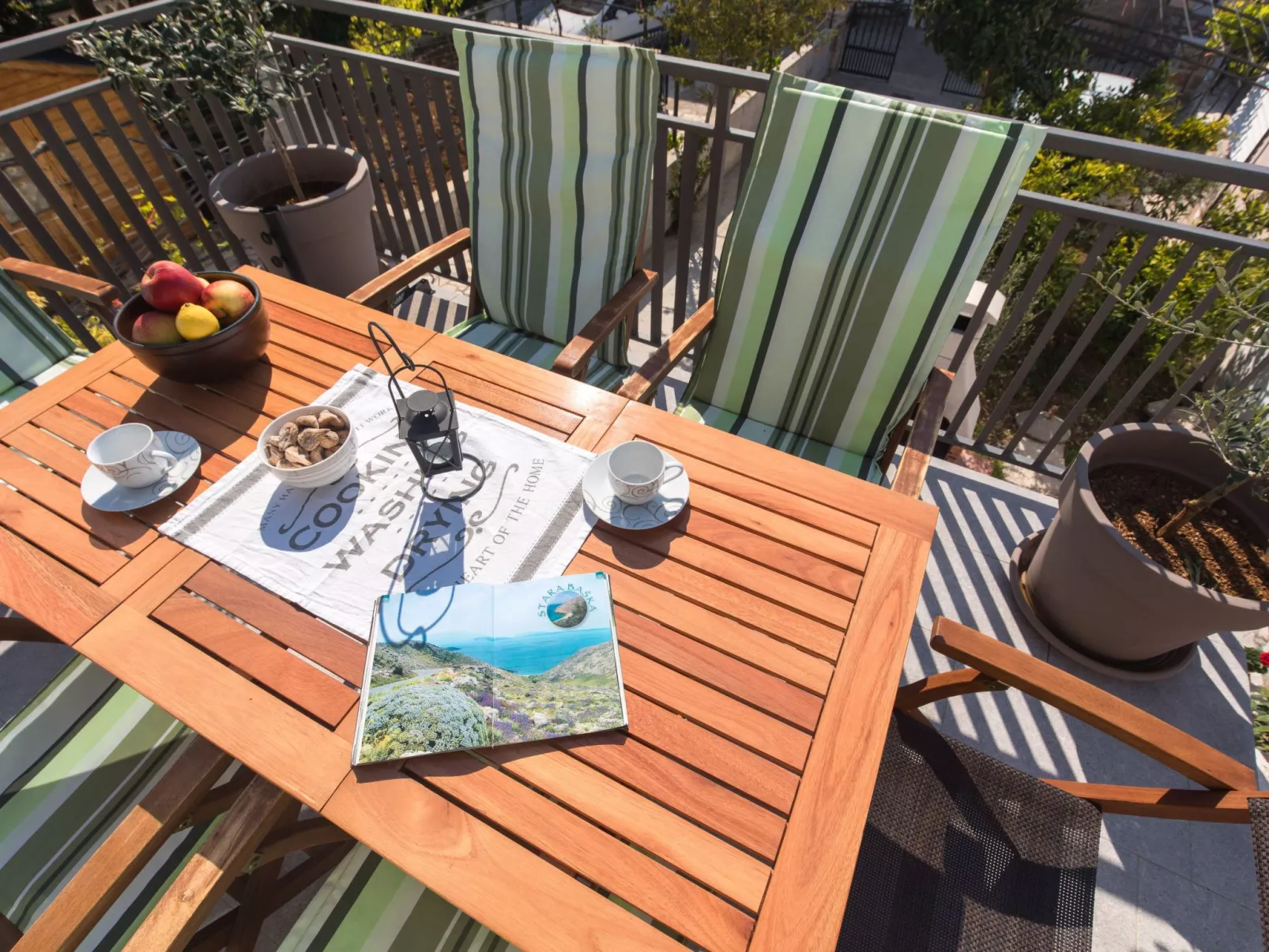 Mit Garten, Grill und Terrasse-Outside