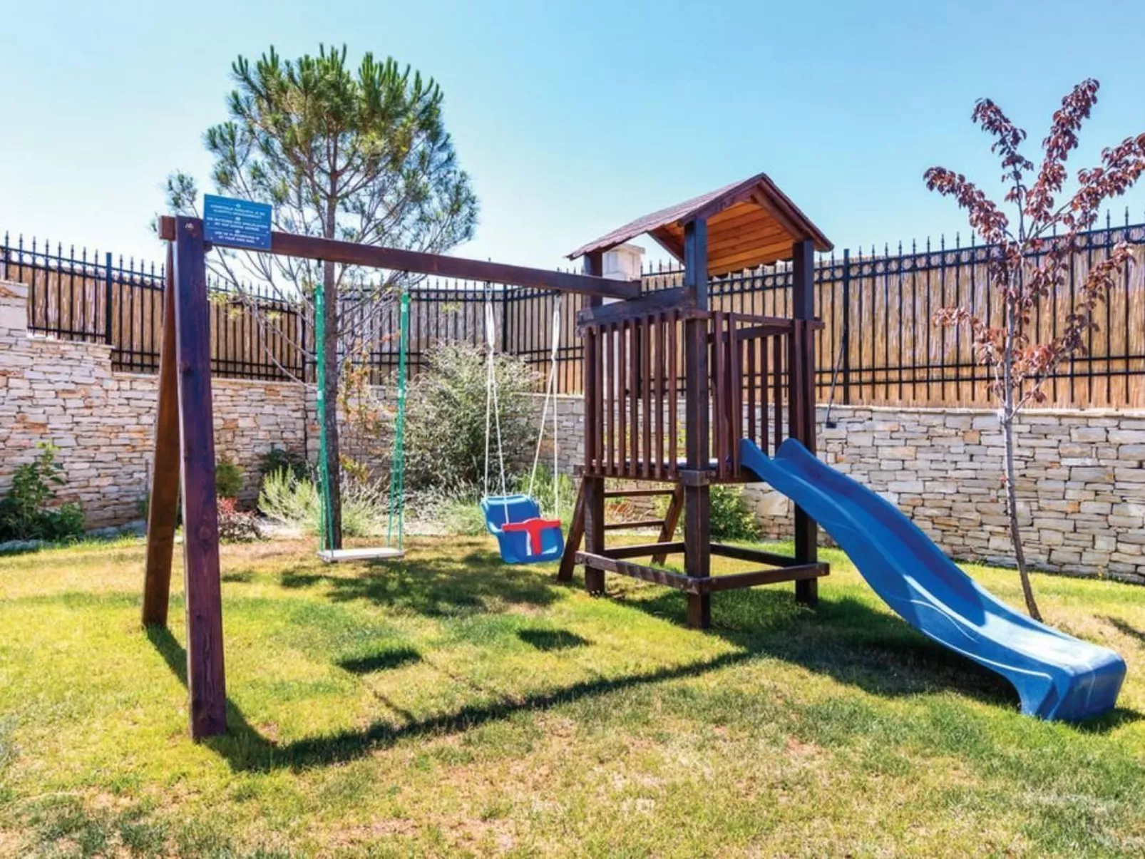 Mit Whirlpool und Sauna-Draußen