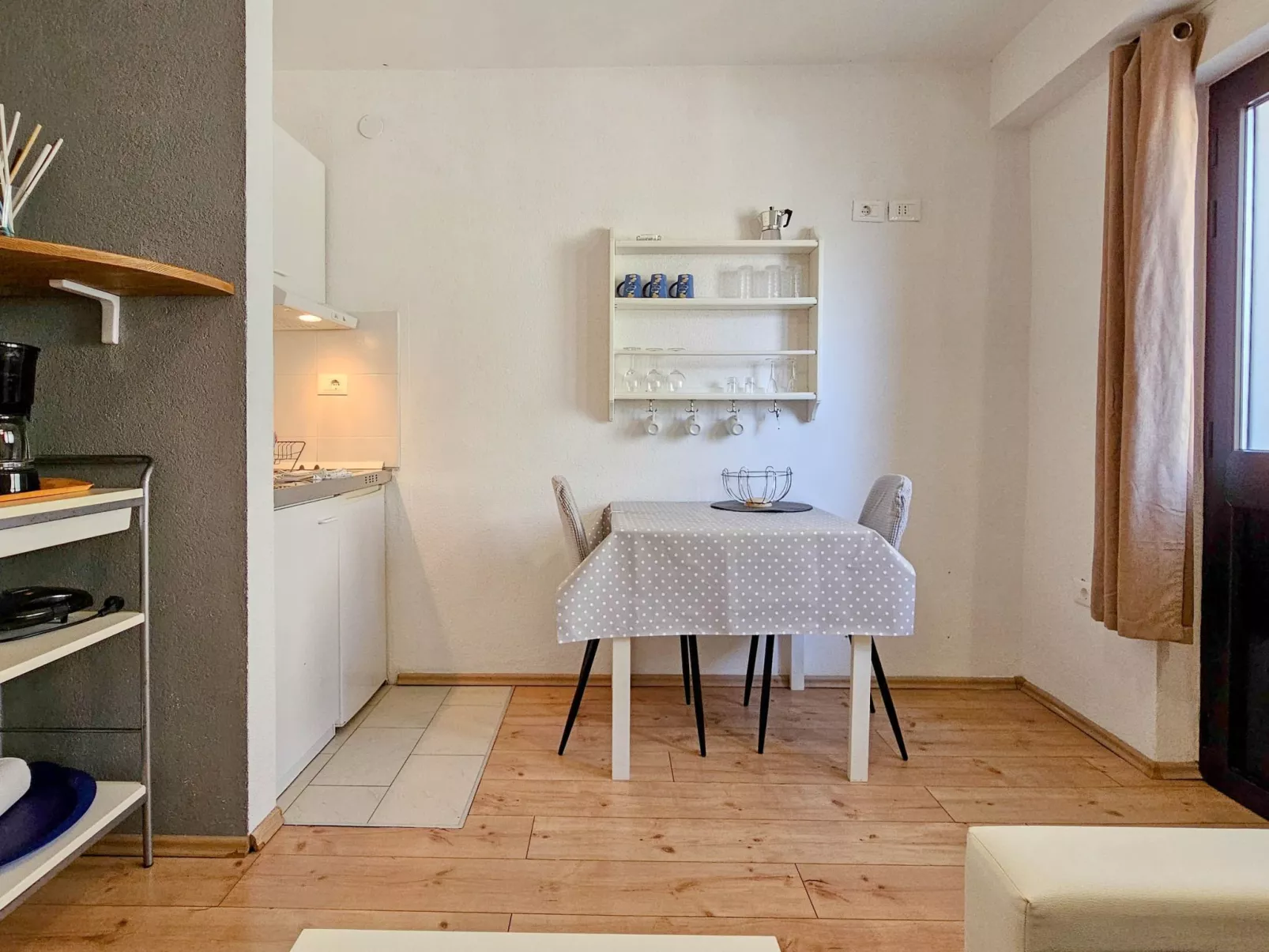 Für 3 Personen ca. 30 m&sup2; in Novigrad, Adriaküste Kroatien (Westküste von I-Inside