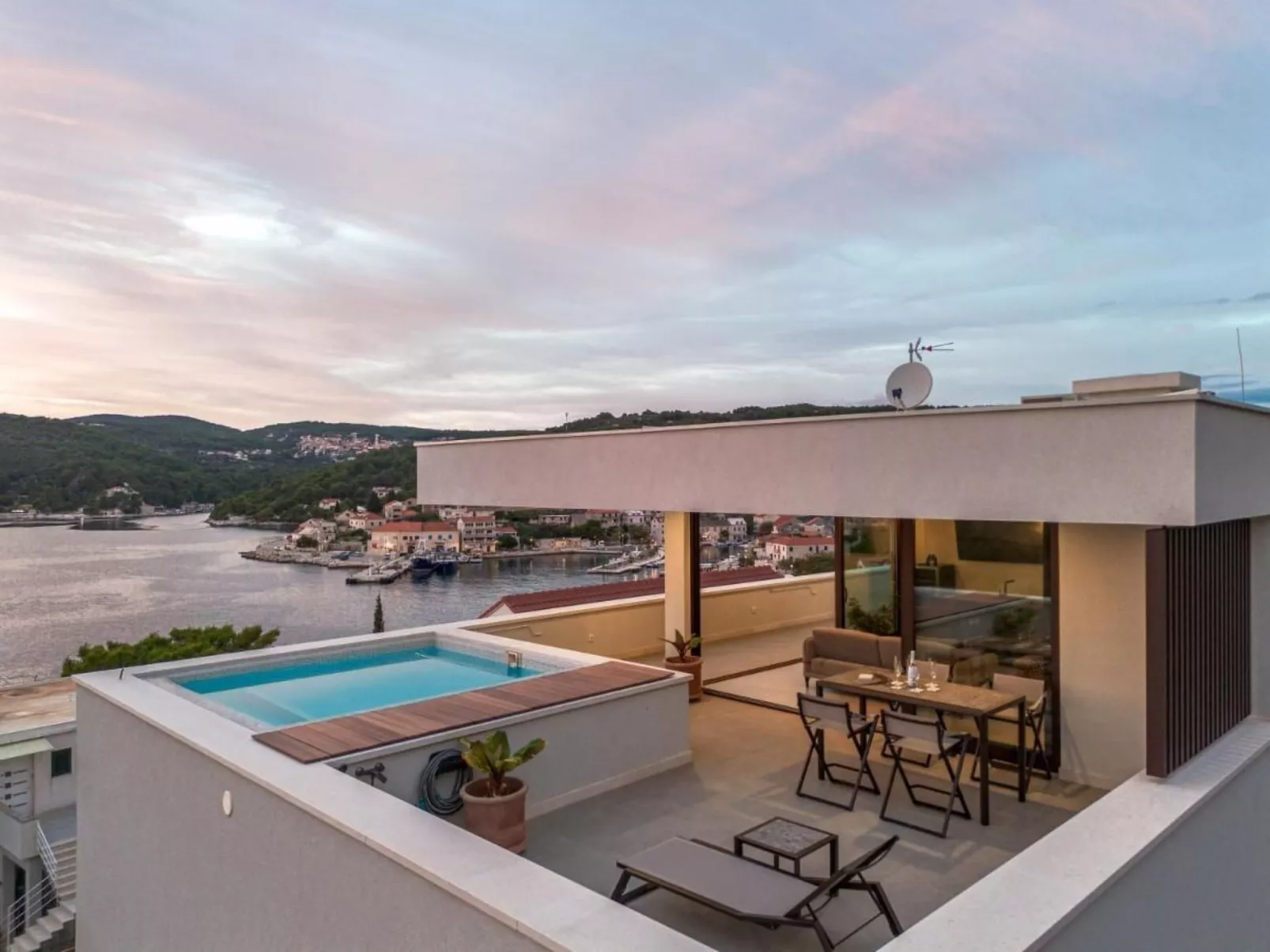 Villa Remi-Image-tags.info