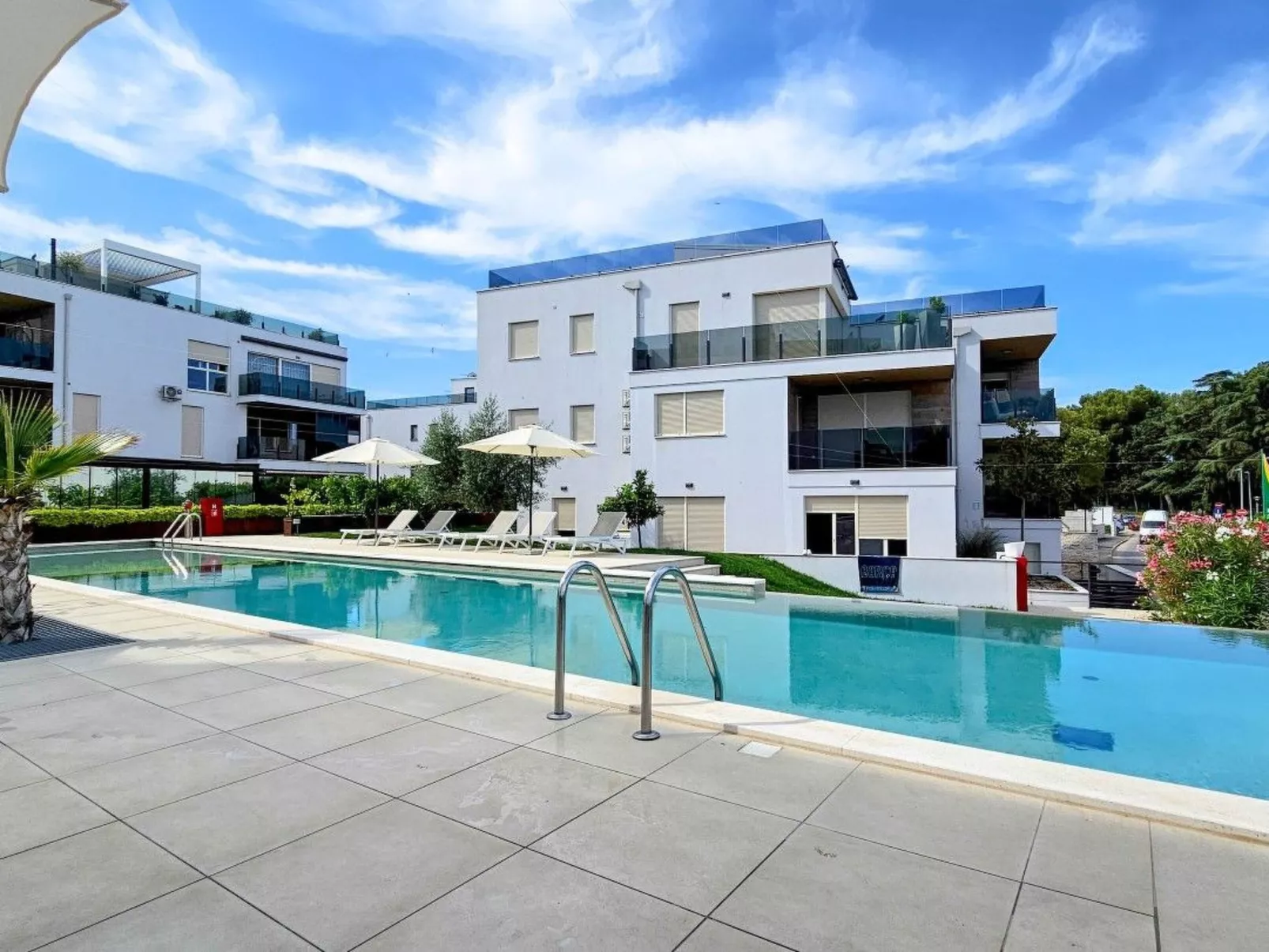 Green Oasis mit Schwimmbad-Dehors