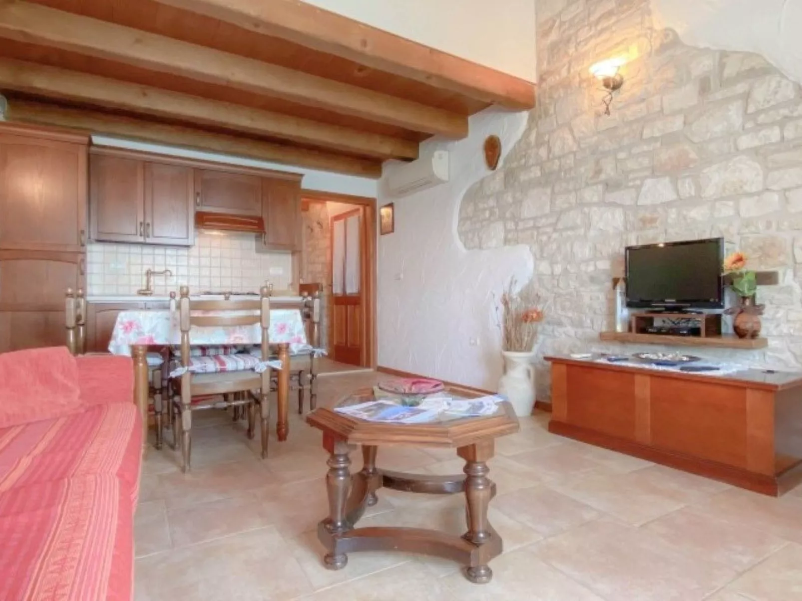 Für 4 Personen ca. 30 m&sup2; in Novigrad, Adriaküste Kroatien (Westküste von I-Drinnen