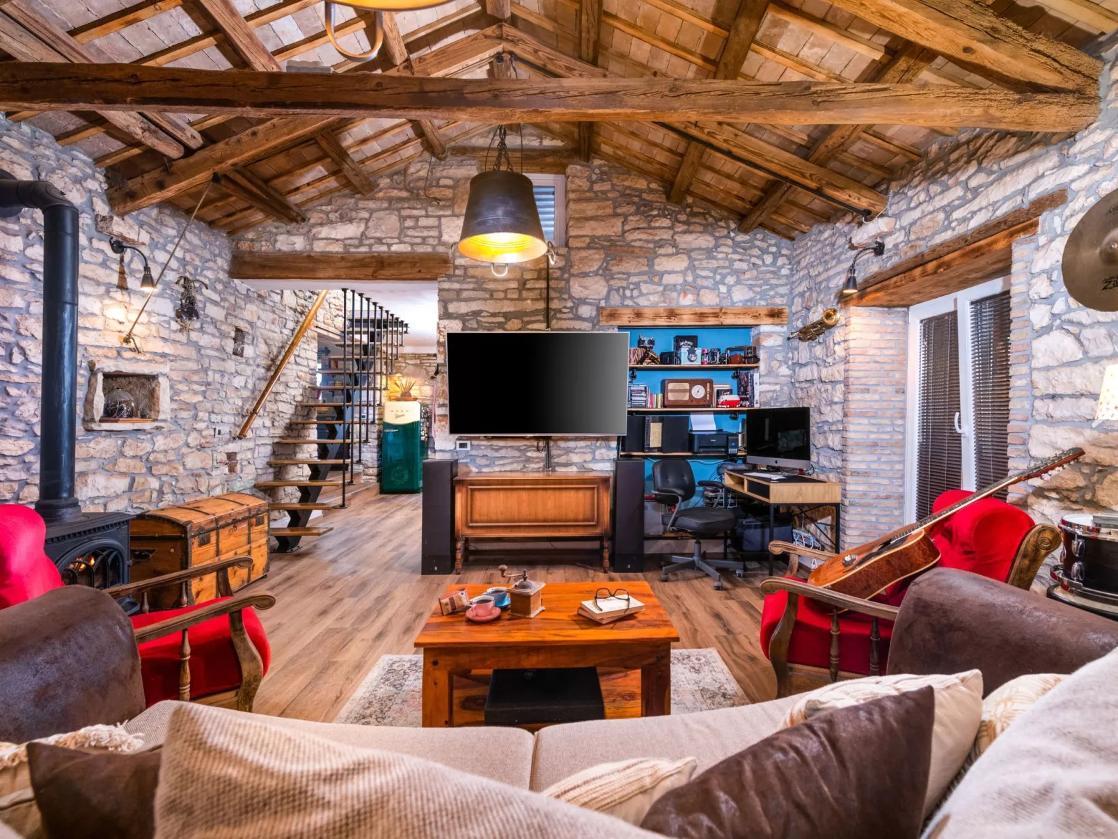 Rustic cozy house Pupy mit private pool und kino-Drinnen