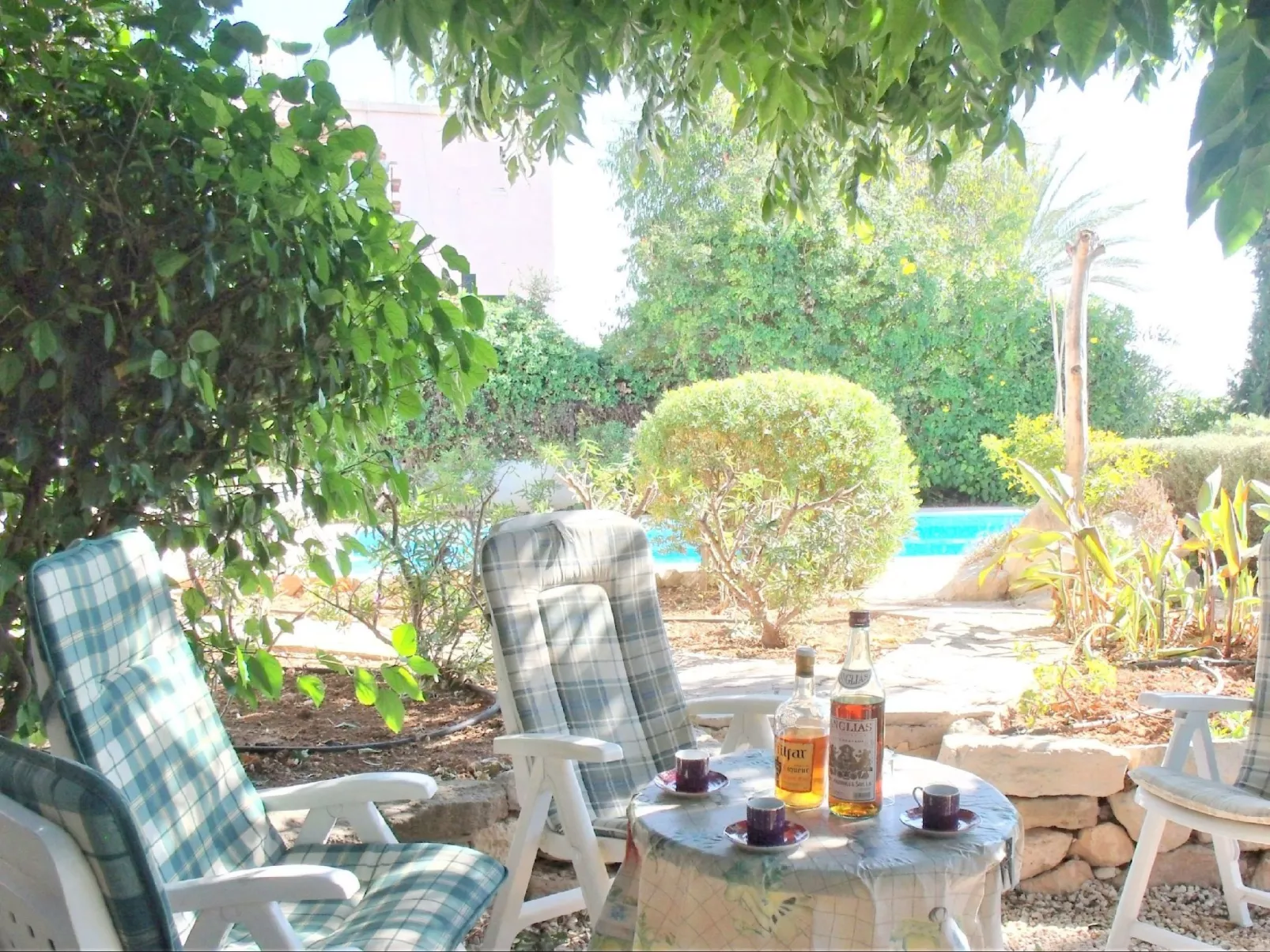 "Iptamena" mit Blick auf das Wasser-Outside