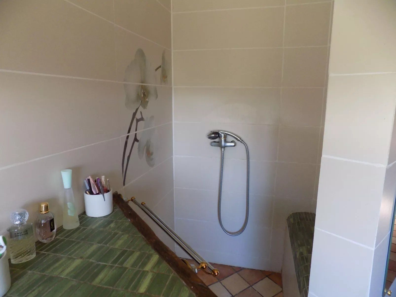 Die Unterkunft für zwei bis sechs Personen, Schwimmbad, Bouleplatz, Spa, Tennis-Drinnen