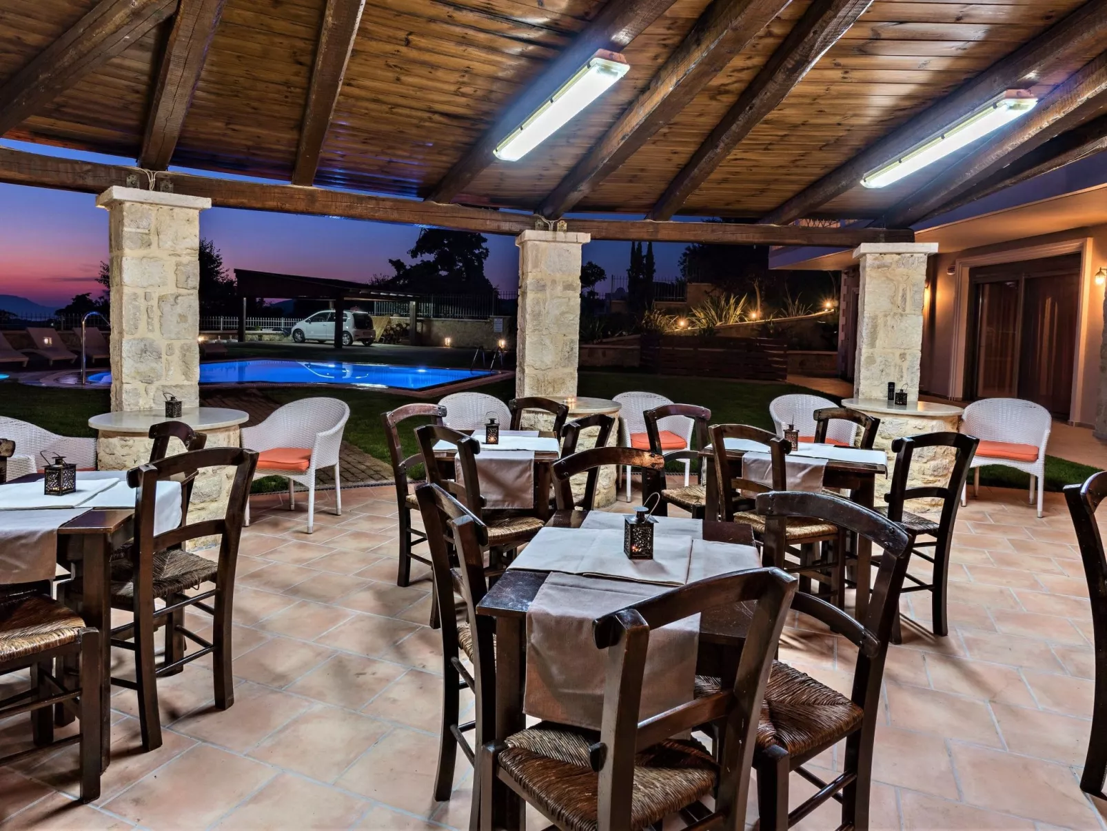 Villa Zeus mit privatem Pool und Jacuzzi-Dedans