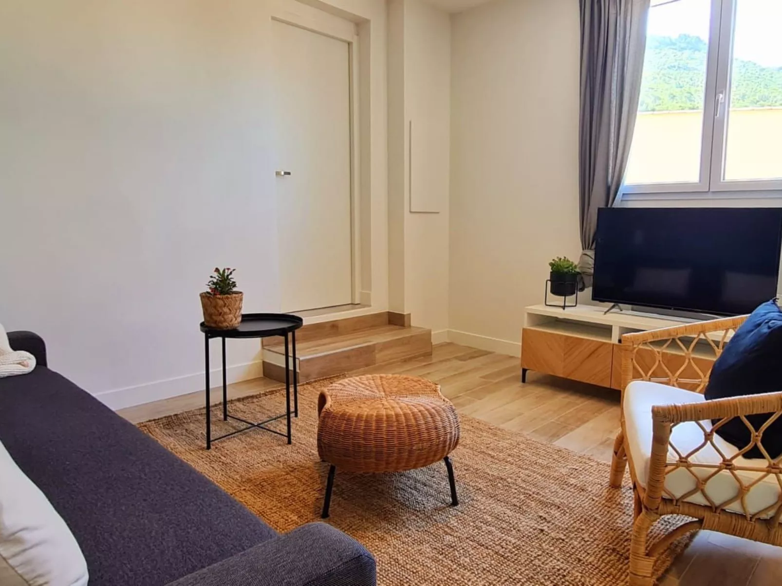 Im Herzen eines Weinguts, Terrasse und Balkon mit Bergblick, Schwimmbad - Drinnen