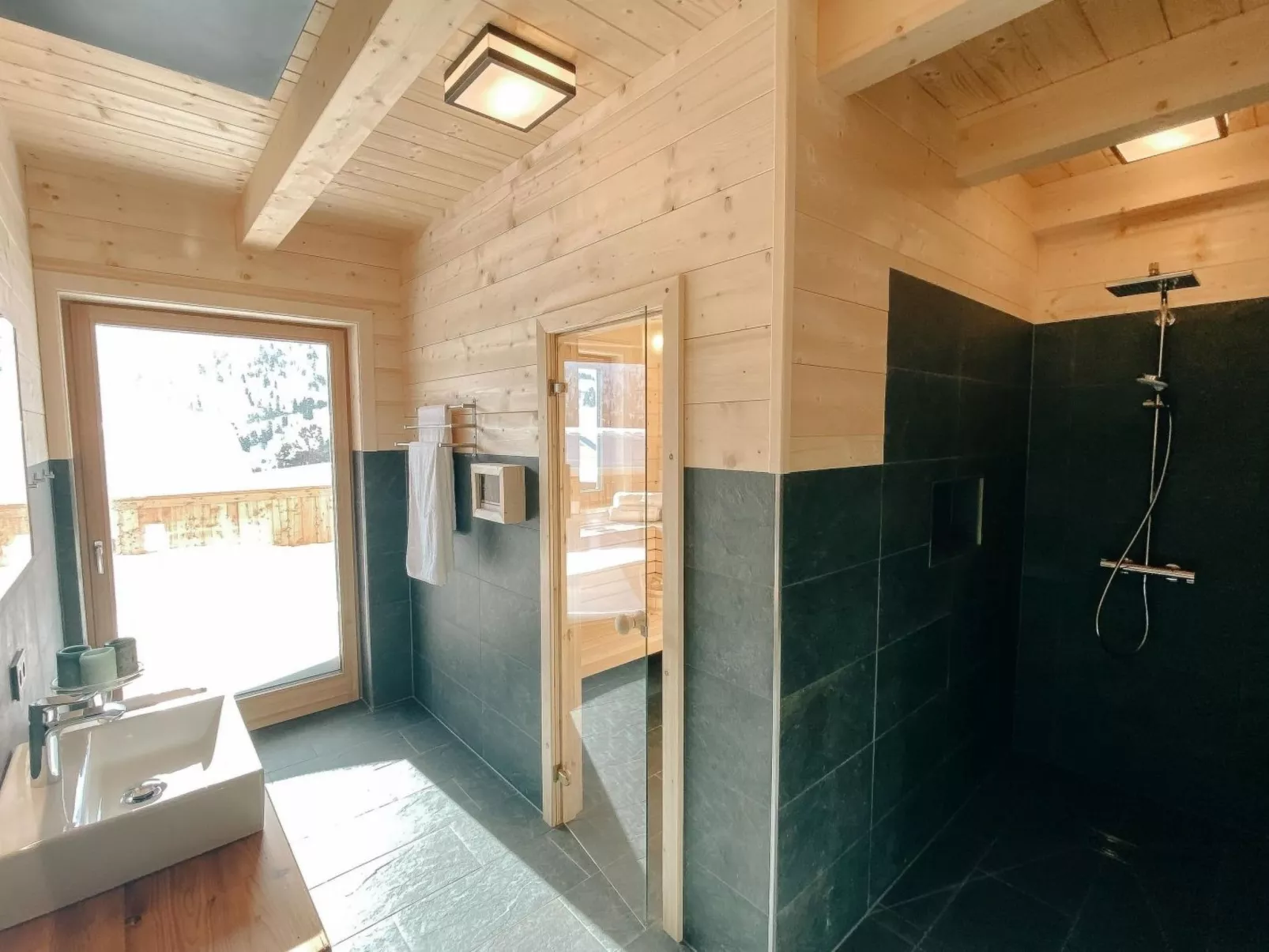 Heidi Chalets Falkertsee – Luxus für Familien & Wellnessurlauber - Draußen