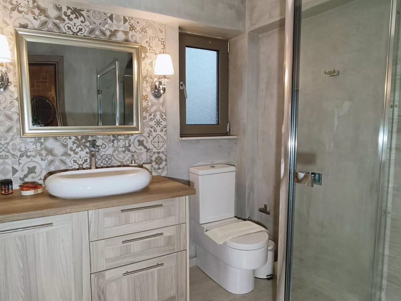 In Mithimna mit Privatem Pool-Drinnen