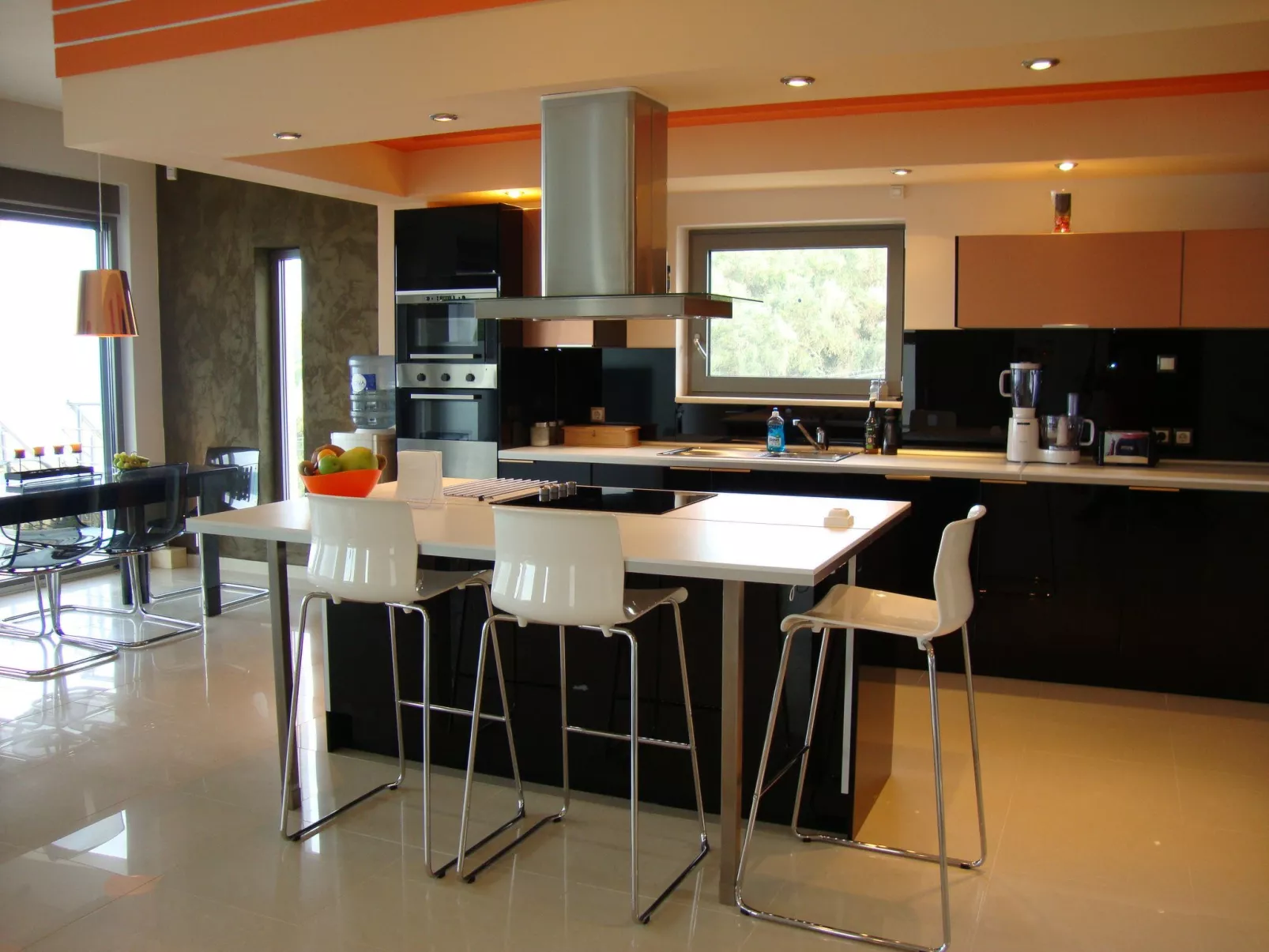 Ferienvilla mit Blick auf das Wasser-Image-tags.info