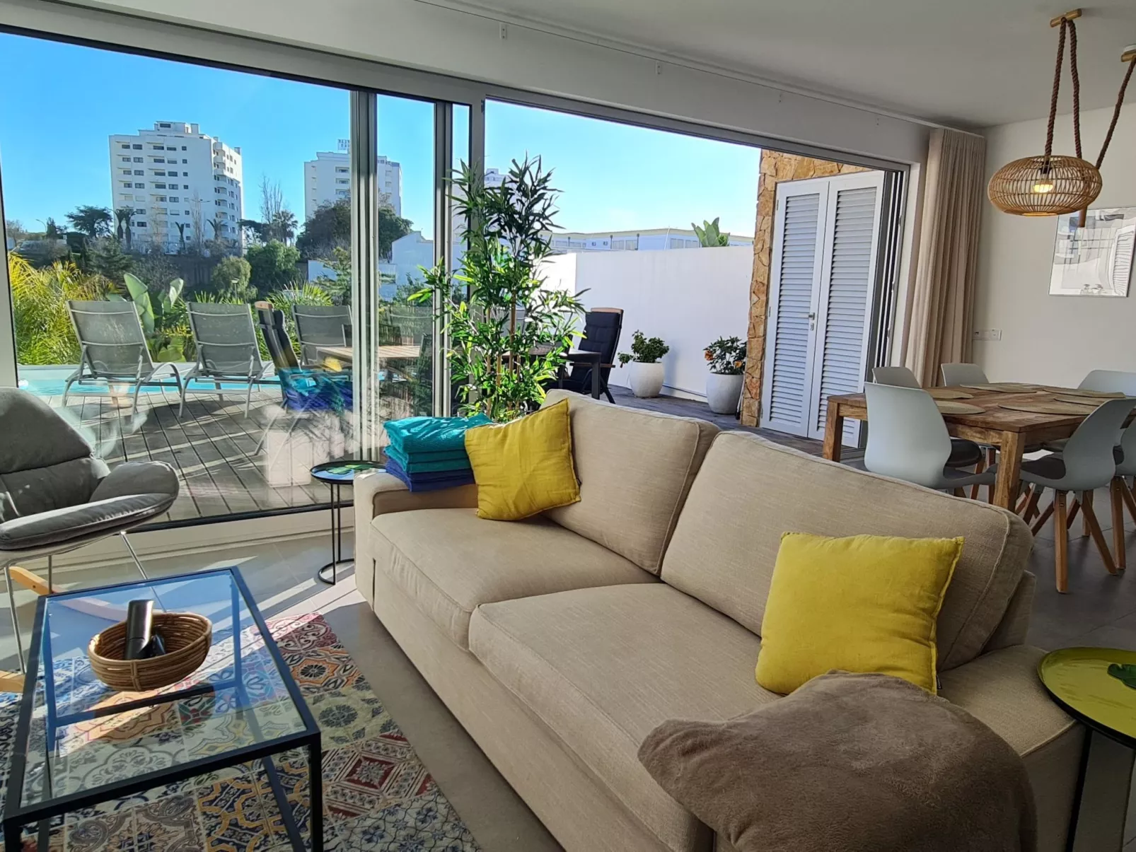 Villa Ray Design mit privatem beheizbarem Pool-Dedans