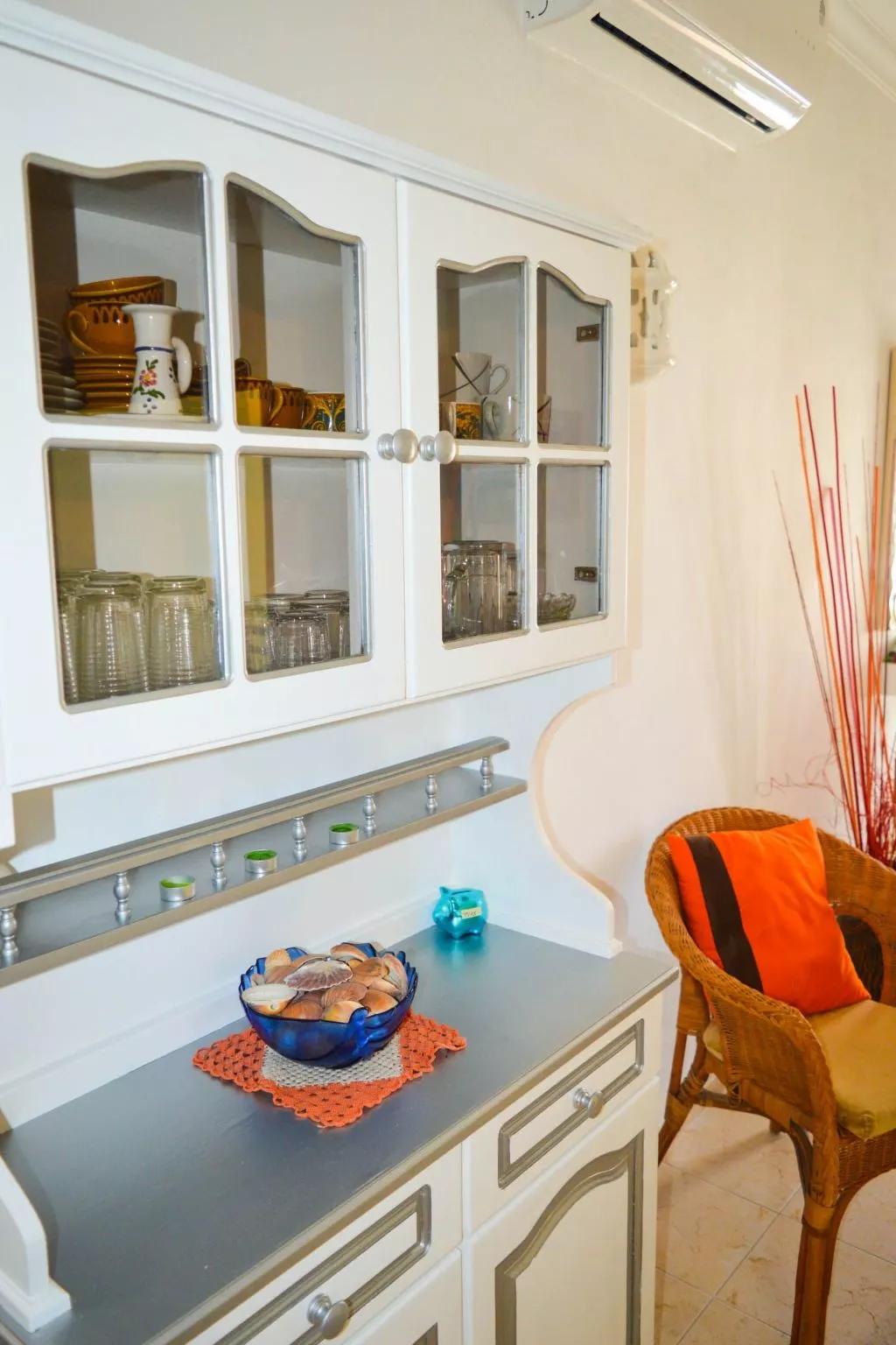 Wohnung mit Blick auf das Wasser-Drinnen