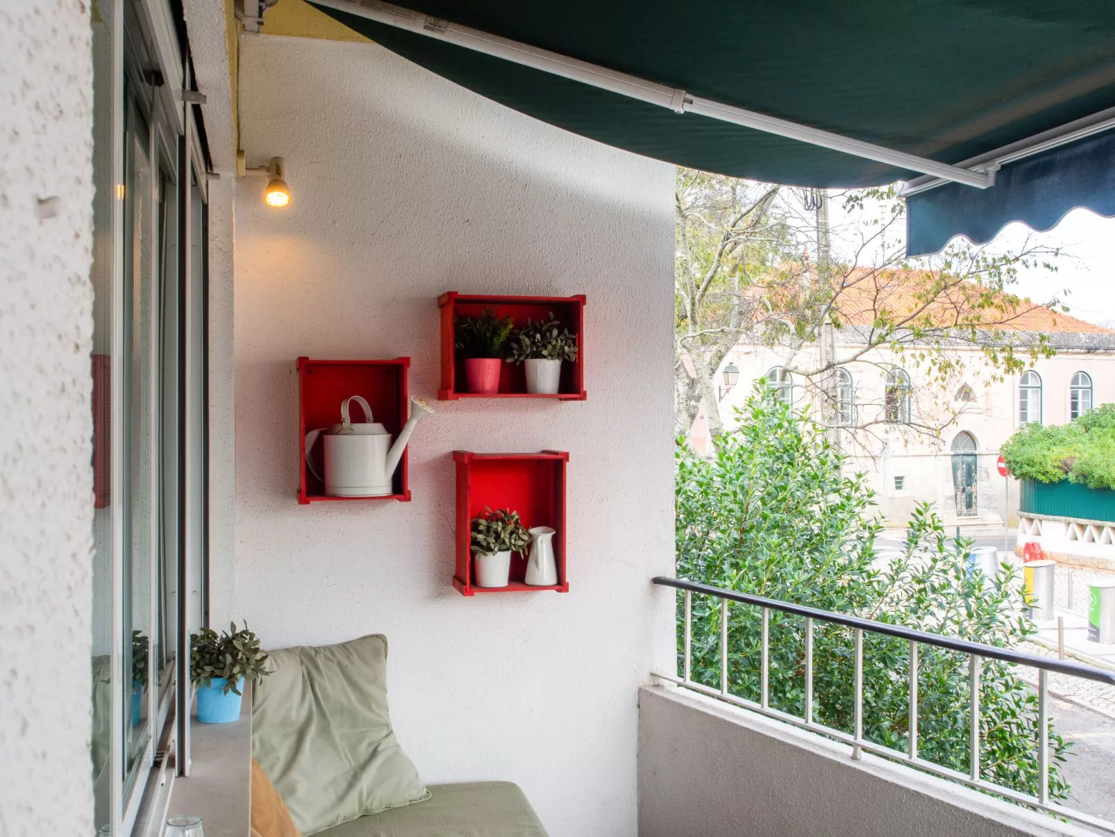 Neue, lichtdurchflutete Wohnung im Zentrum-Dehors