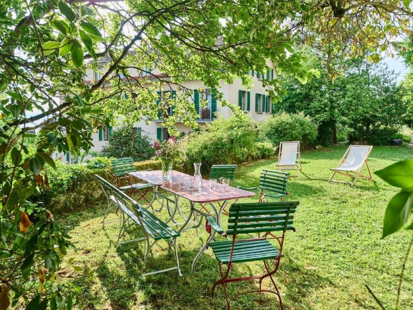 Les Platanes-Outside