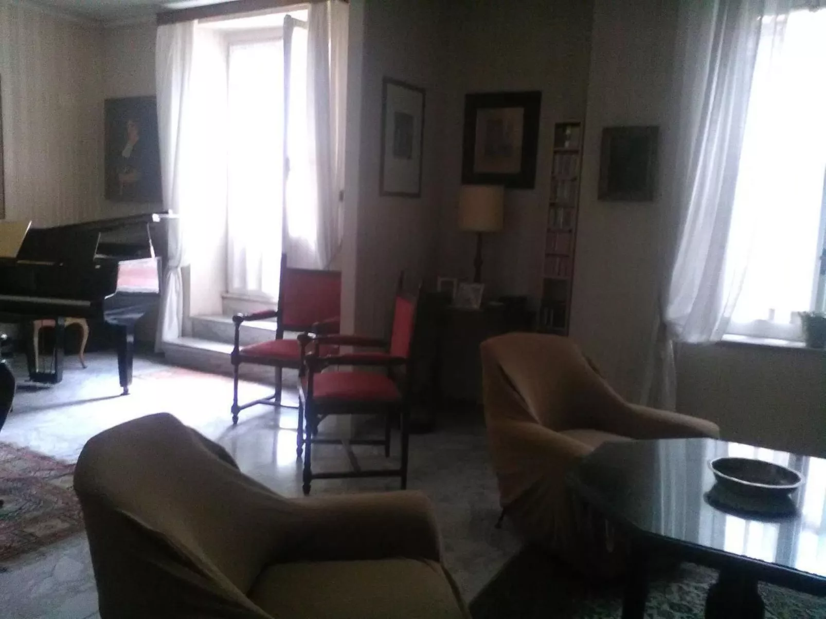 Nahe Rom mit Terrasse und einem Flügel