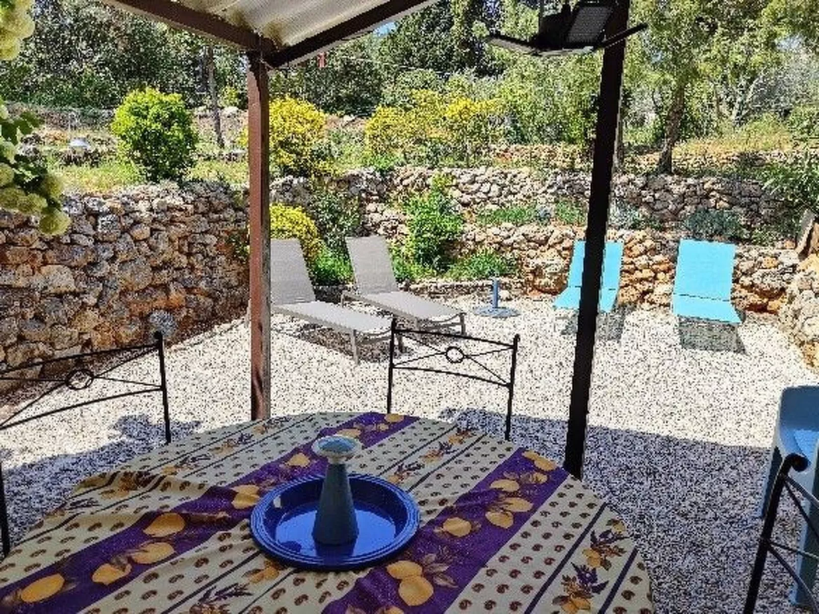 "La Cigale" mit Schwimmbad-Draußen