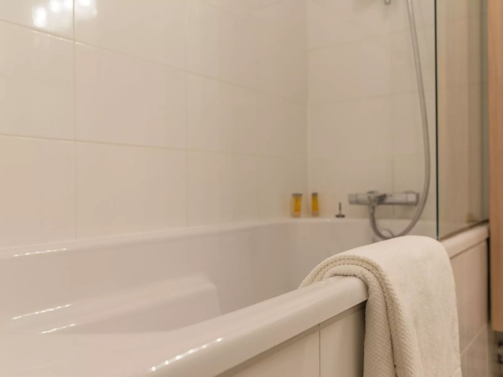 Mit zwei Garagenstellplätzen-Drinnen