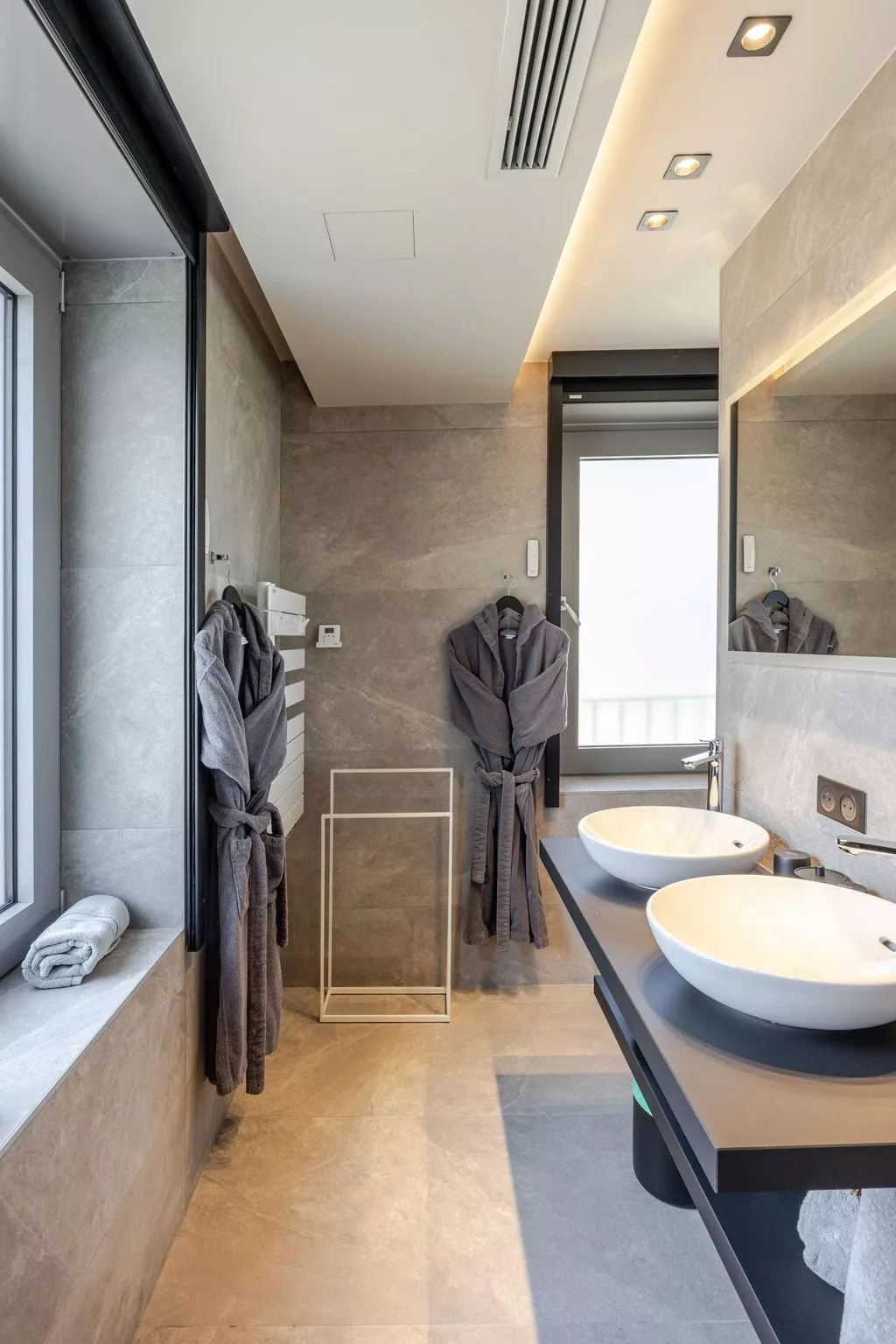 Loge aux Loups, Innenpool, Sauna, nahe am See-Inside