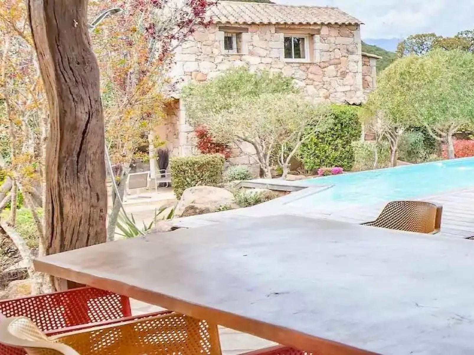 Luxusvilla aus Stein Concadoro-Image-tags.info