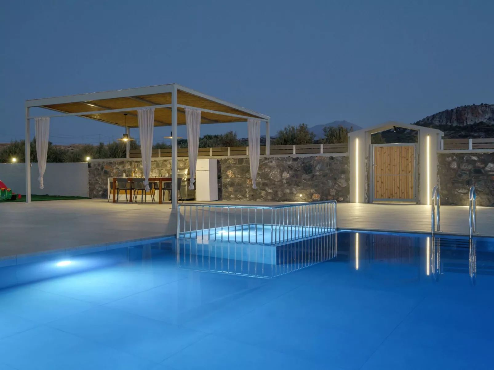 "Luna" mit Privatparkplatz-Drinnen