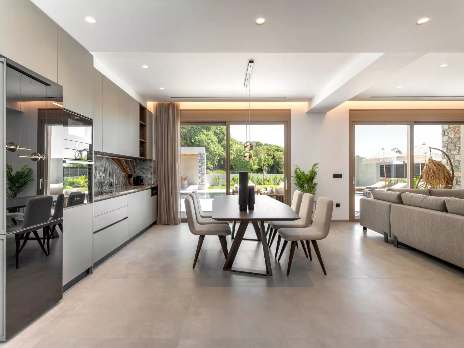 Emerald Estate-Dedans