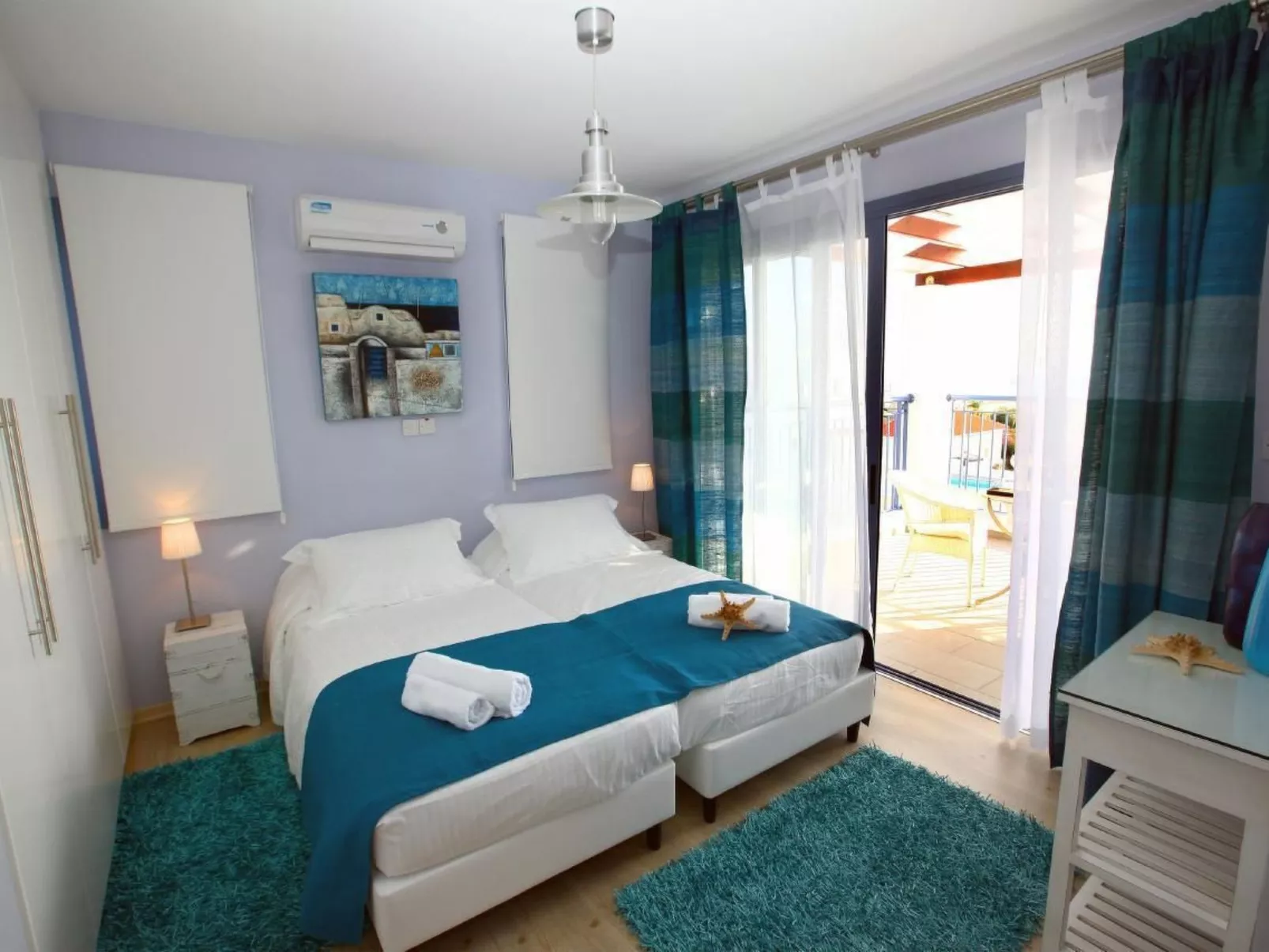 Mit Garten, Grill und Terrasse-Inside