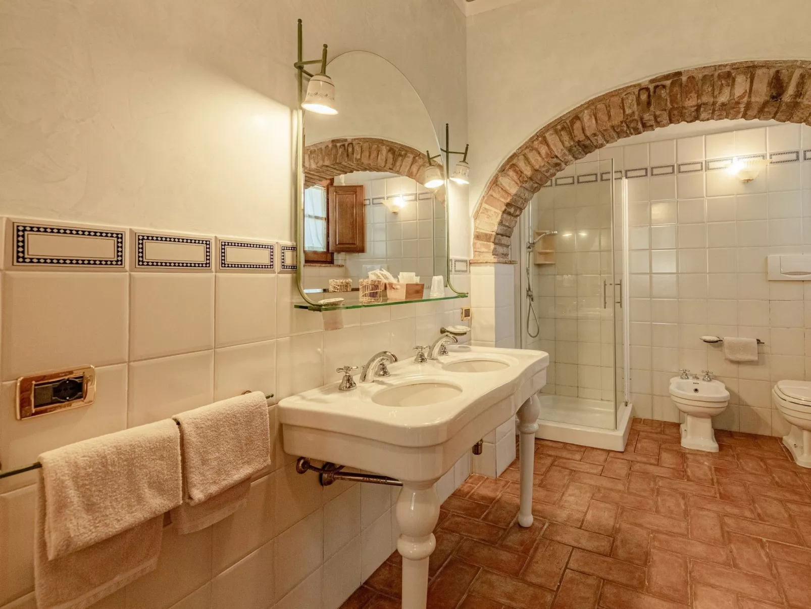 "Archi B4 sanguineto"-Drinnen