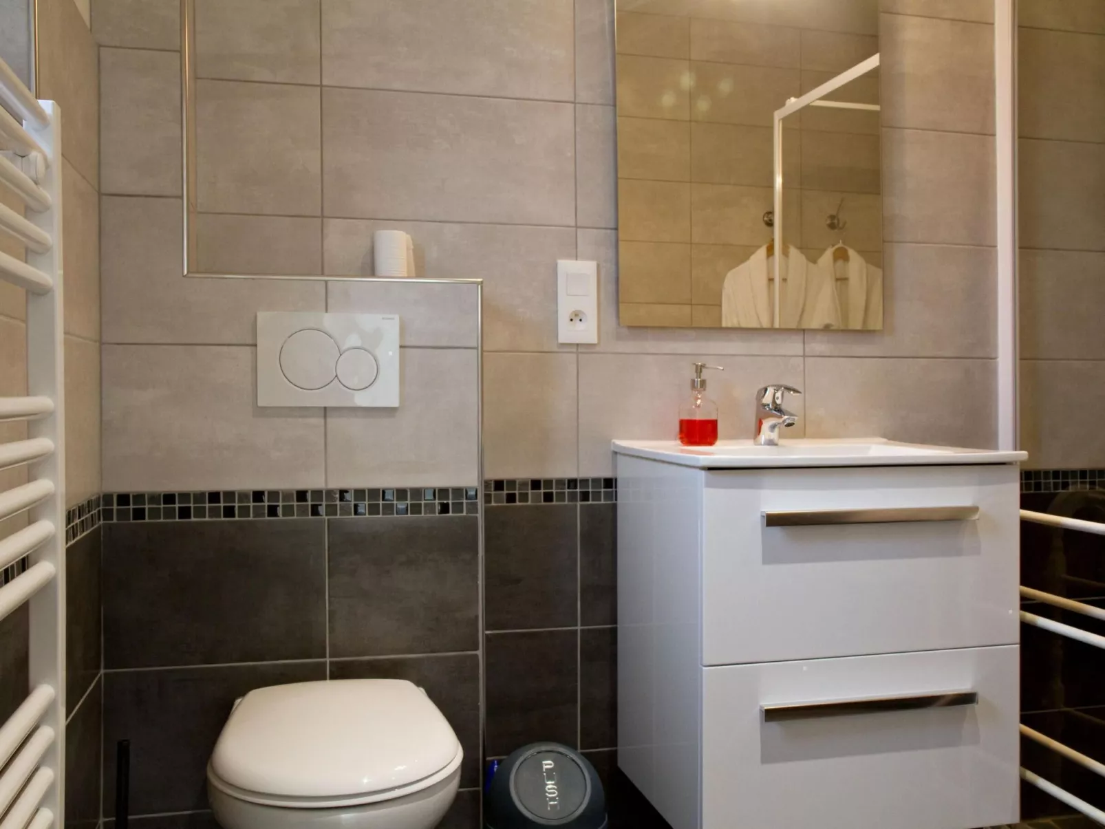 "Le Rayon Vert" mit Jacuzzi-Drinnen