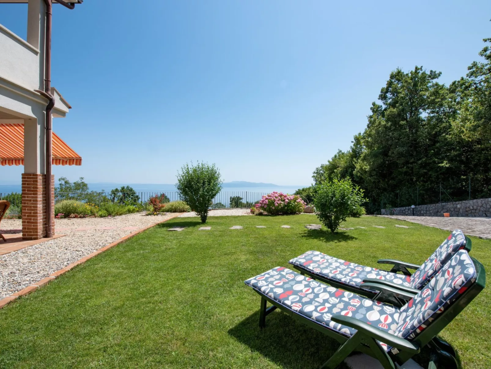 Anwesen "Vila Harmonia" mit Infinity-Pool-Outside