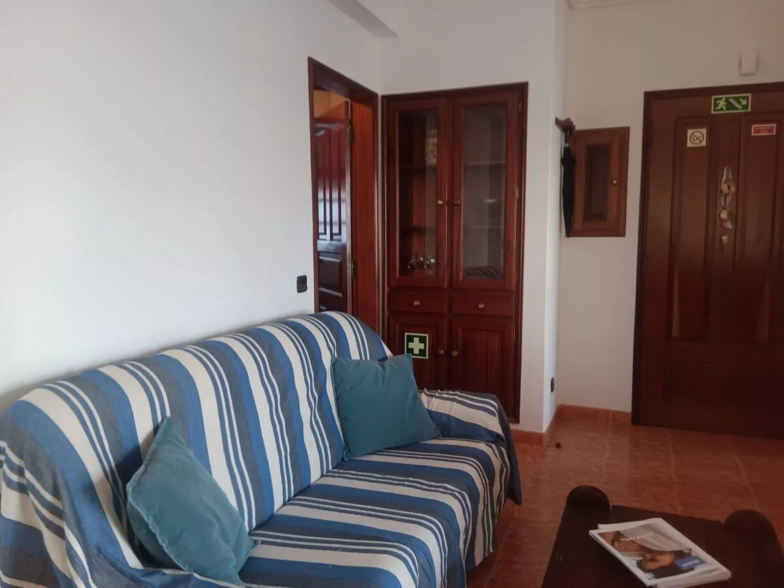 Mit den Füßen im Sand-Dedans