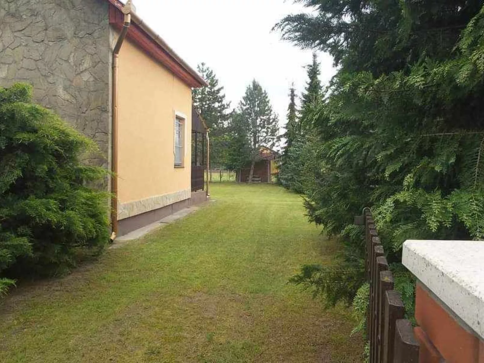 Mit eigenem Parkplatz-Dehors