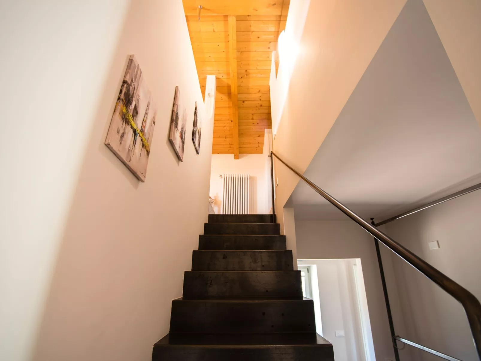 Anwesen mit Garten, Grill und Terrasse-Drinnen