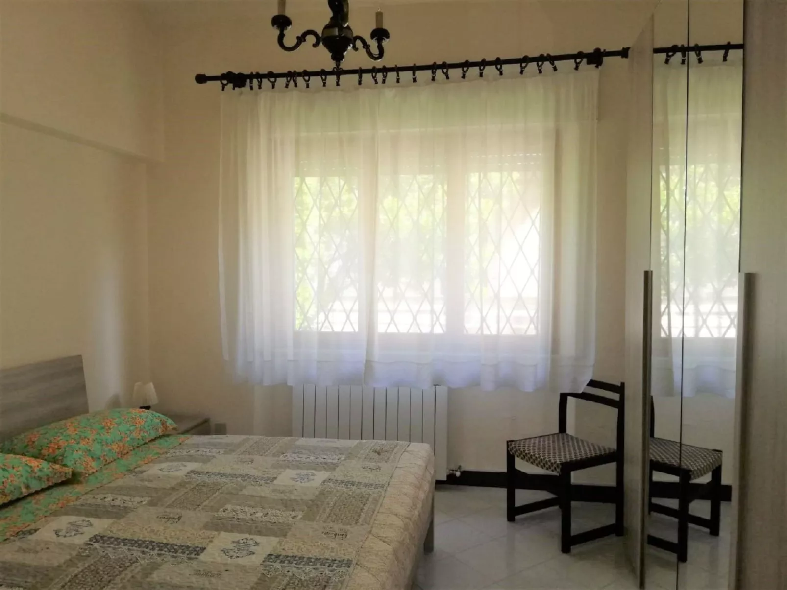 Ferienvilla mit Garten, Grill und Terrasse-Drinnen