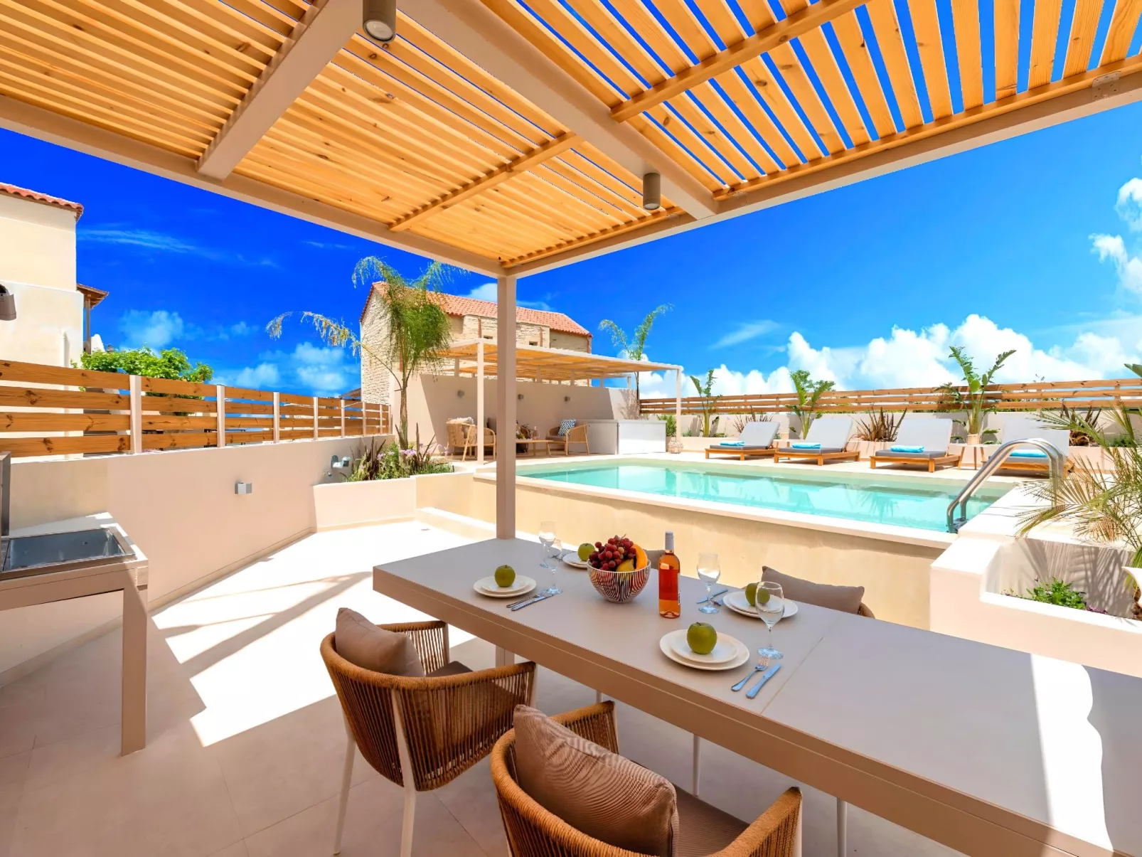 Hidden Gem Villa Pool und Jaccuzzi-Outside