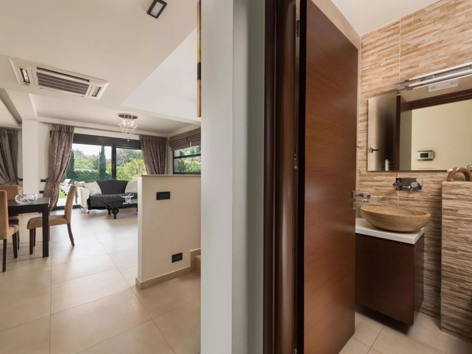 Luxuriöse Ferienvilla Elena-Dedans