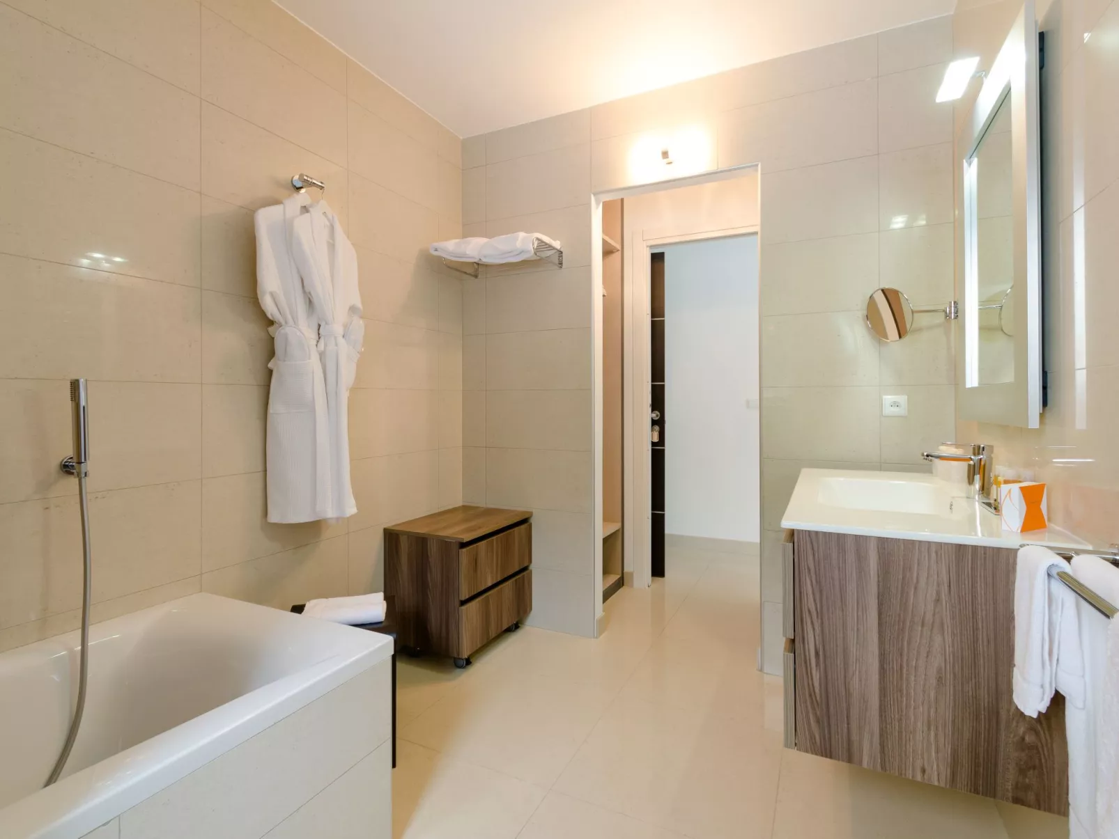 Villa mit 6 Schlafzimmern, privatem Pool Garten und Parkplatz-Dedans