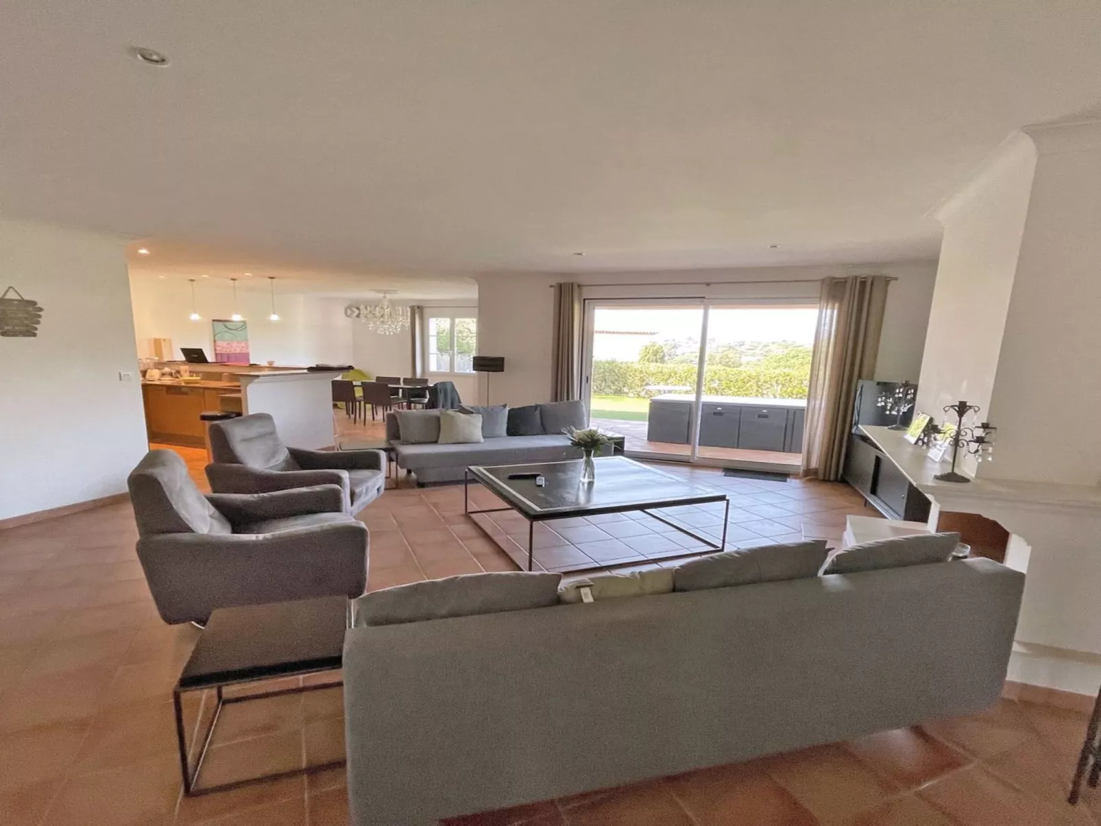 Villa Beauchene - Privates Schwimmbad - Klimaanlage - Drinnen